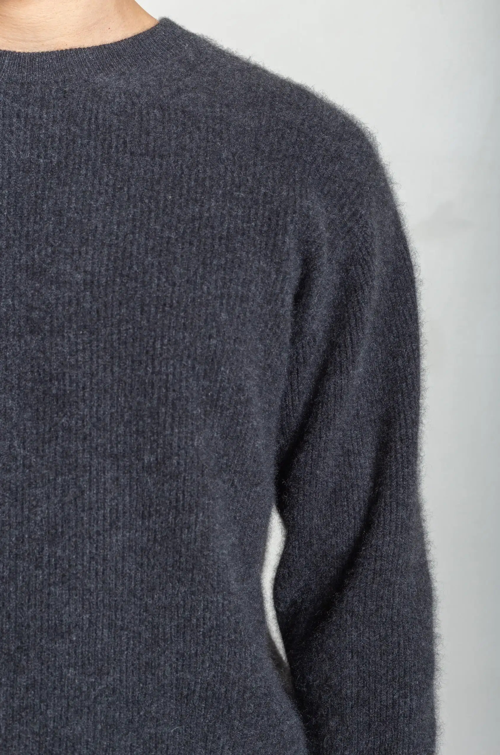 Batoner - CASHMERE FOX CREW NECK - CHARCOAL