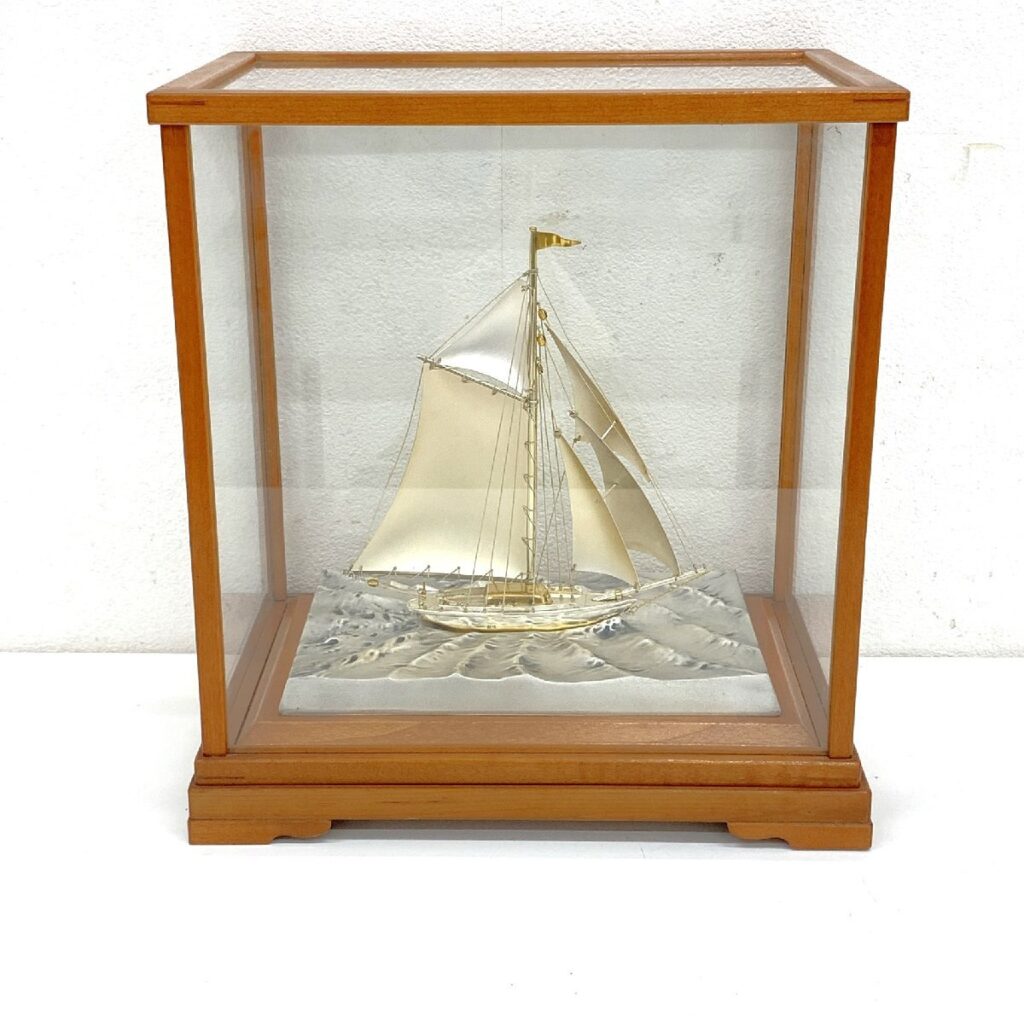 銀製 SILVER ヨット 帆船 置物 銀細工 ガラスケース付き オブジェ 銀製