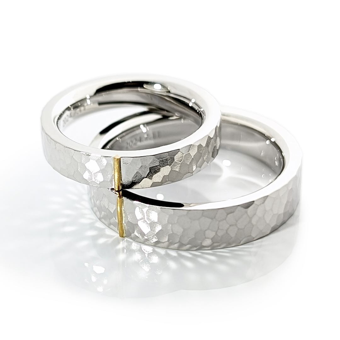 輝きが咲き誇る槌目模様｜鍛造の結婚指輪 - 鍛造の結婚指輪・婚約指輪