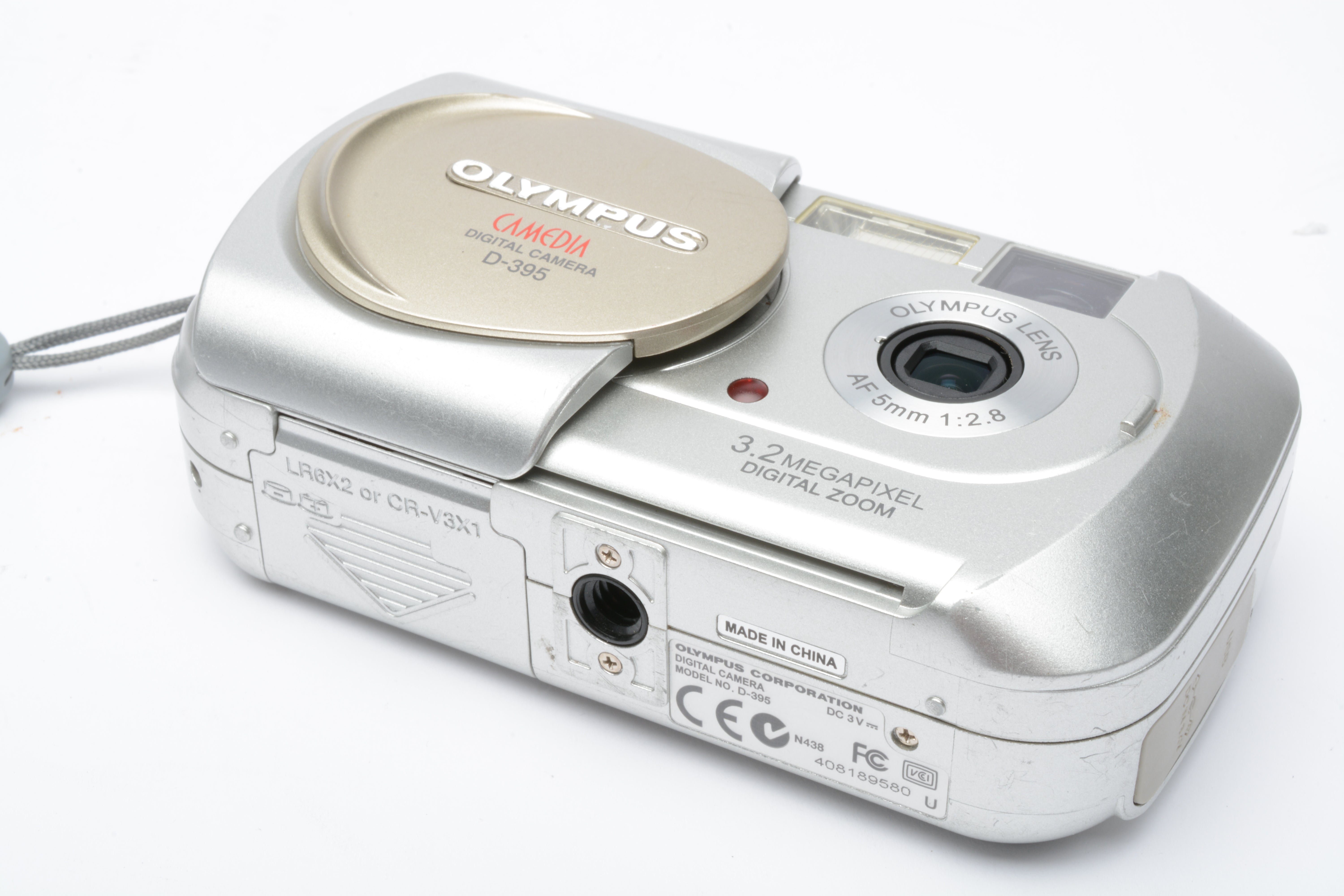 Olympus D-395 3.2MP Digital Point&Shoot w/2X XD cards, USB cable