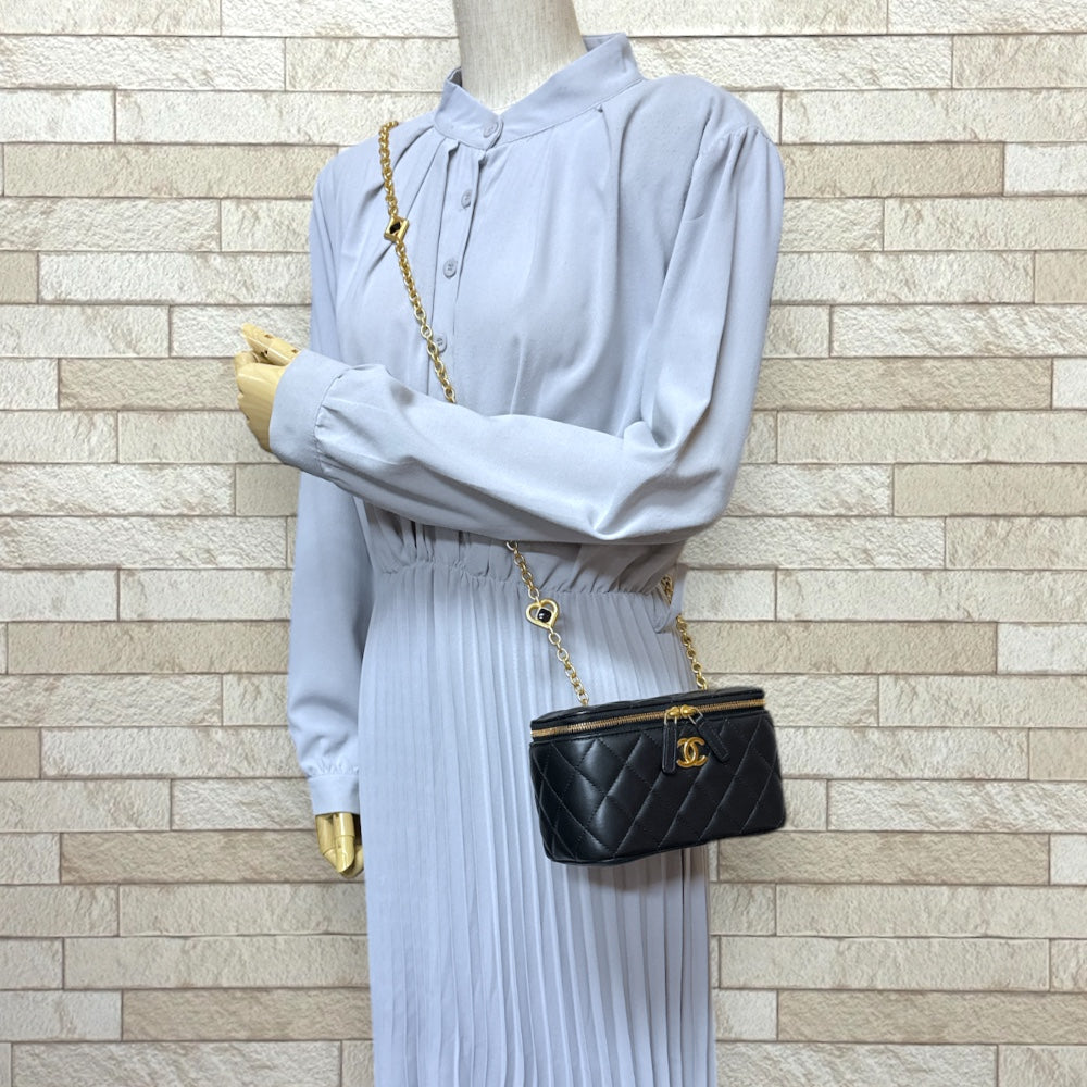 CHANEL シャネル バニティケース ショルダーバッグ ラムスキン