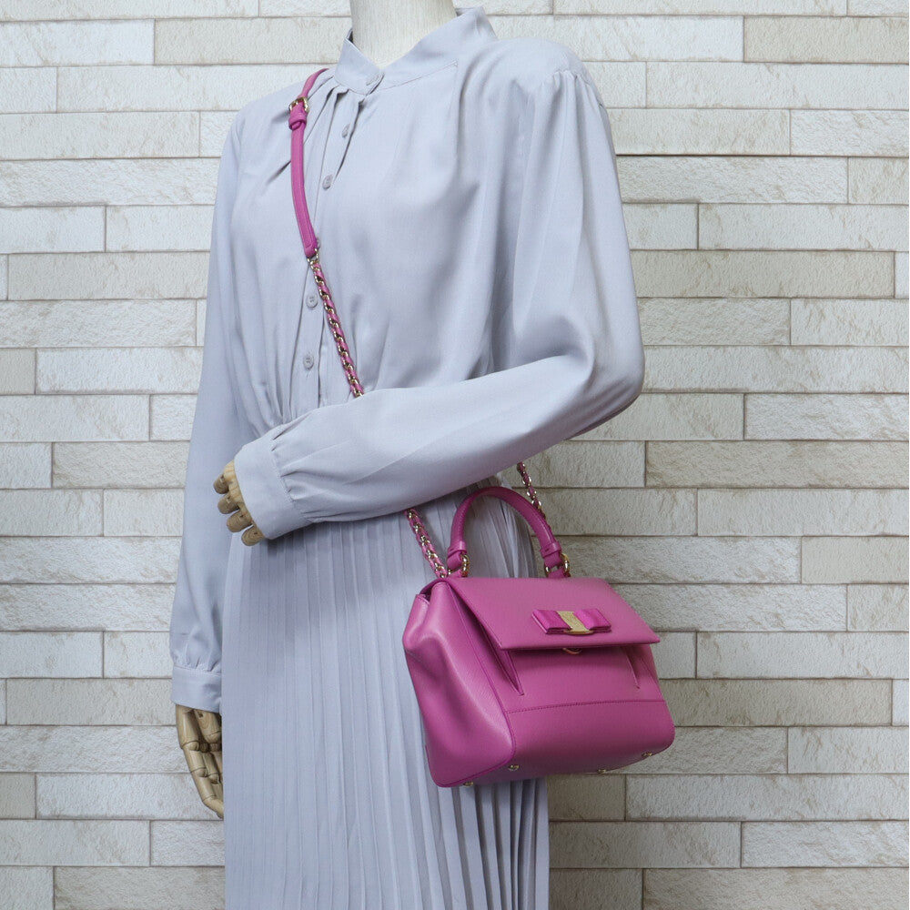 Salvatore Ferragamo サルヴァトーレフェラガモ ヴァラリボン