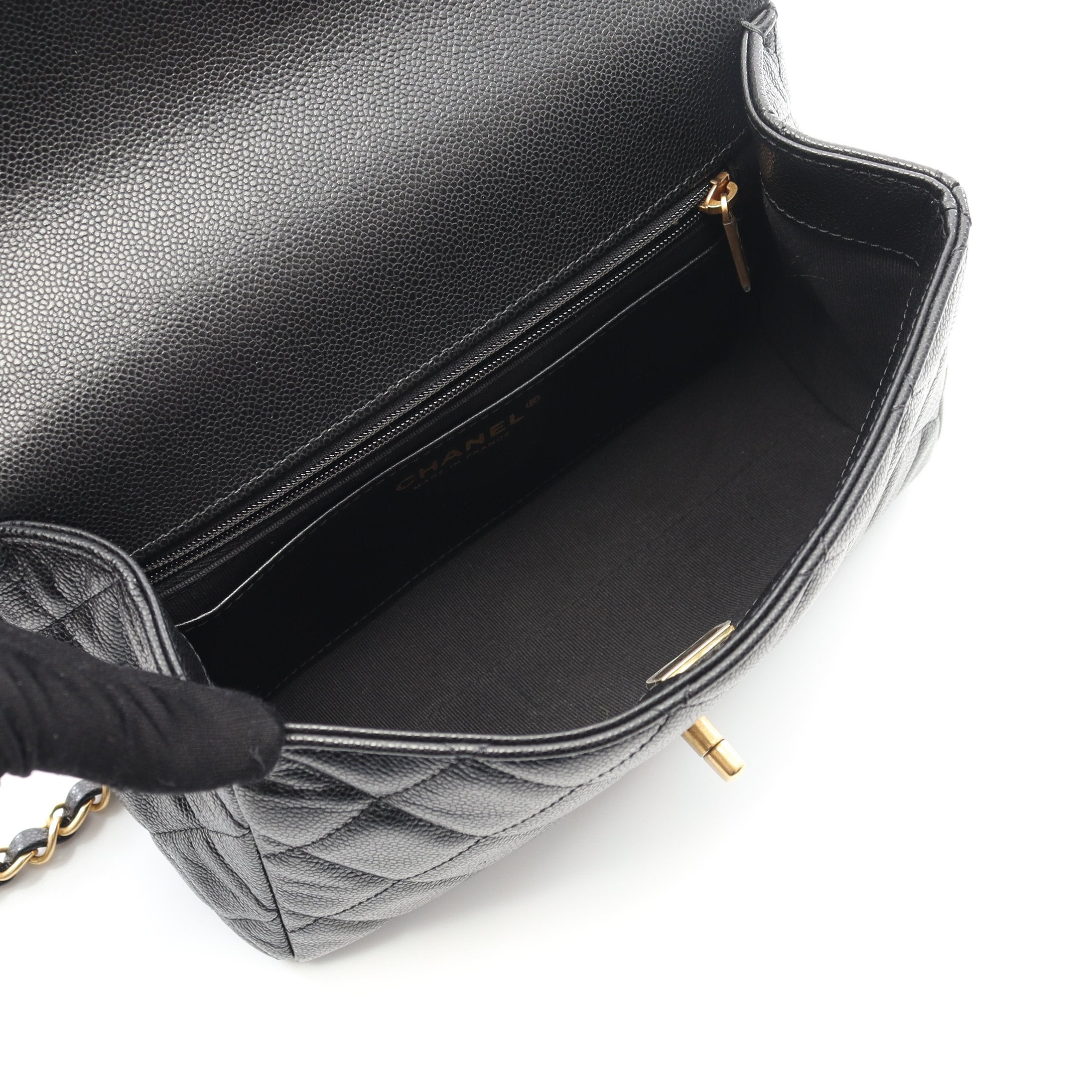 マトラッセ チェーンショルダーバッグ キャビアスキン ブラック