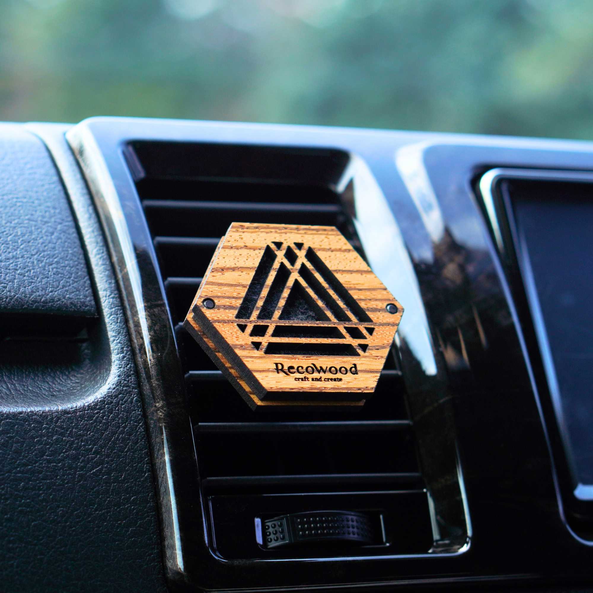 Aromawood】ヘキサトライアングル｜無香料・車内送風口型カー