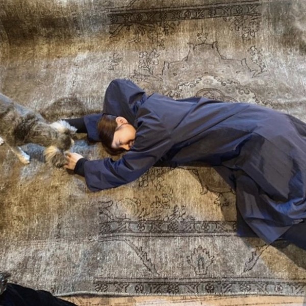 石田ゆり子さん も夢中なインテリア アイテム【オーバーダイ】ラグ と