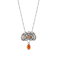 シルバーのシンプルなデザインから、ゴールドにダイヤモンドが散りばめ