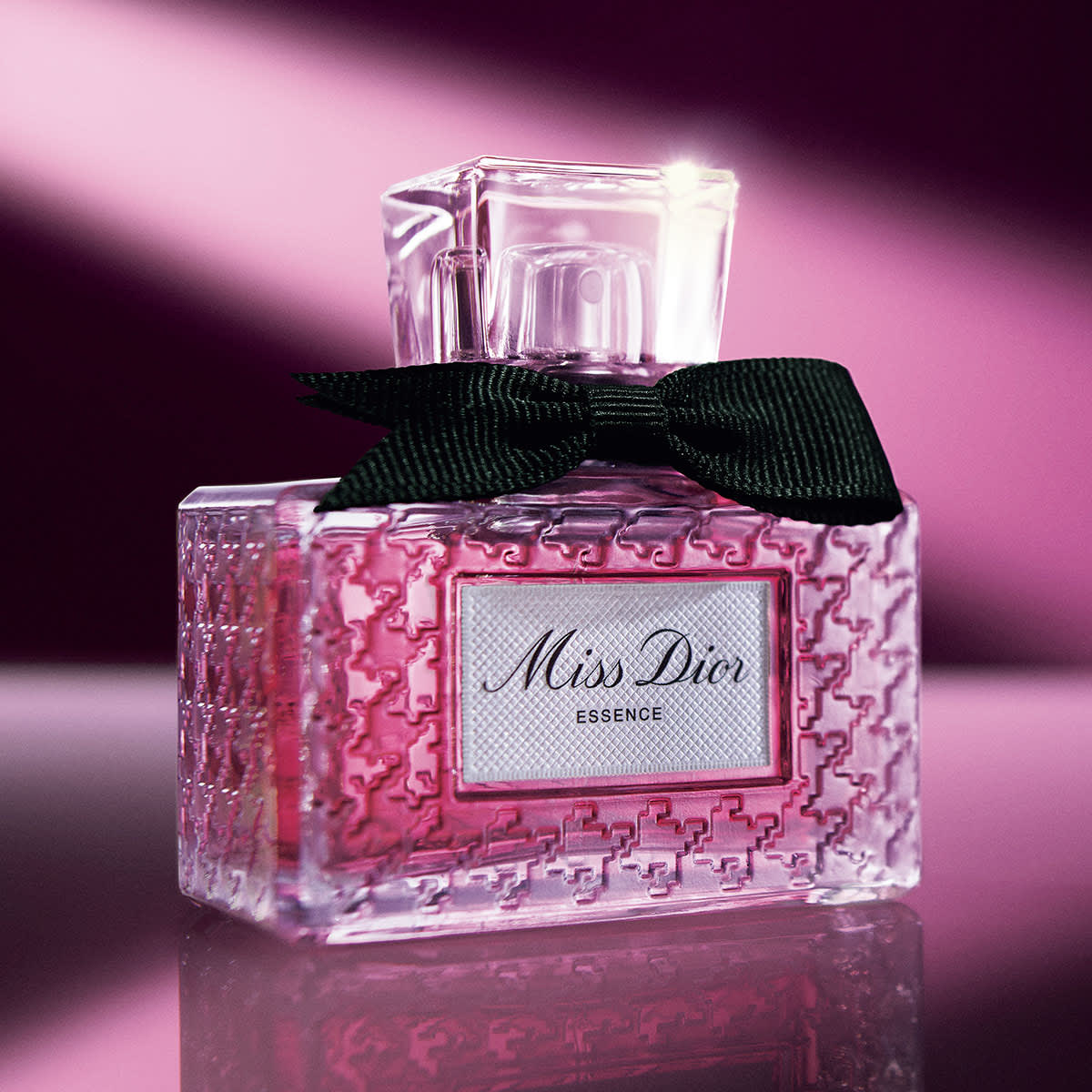 ミス ディオール」、それは、いるだけでまわりを魅了する人