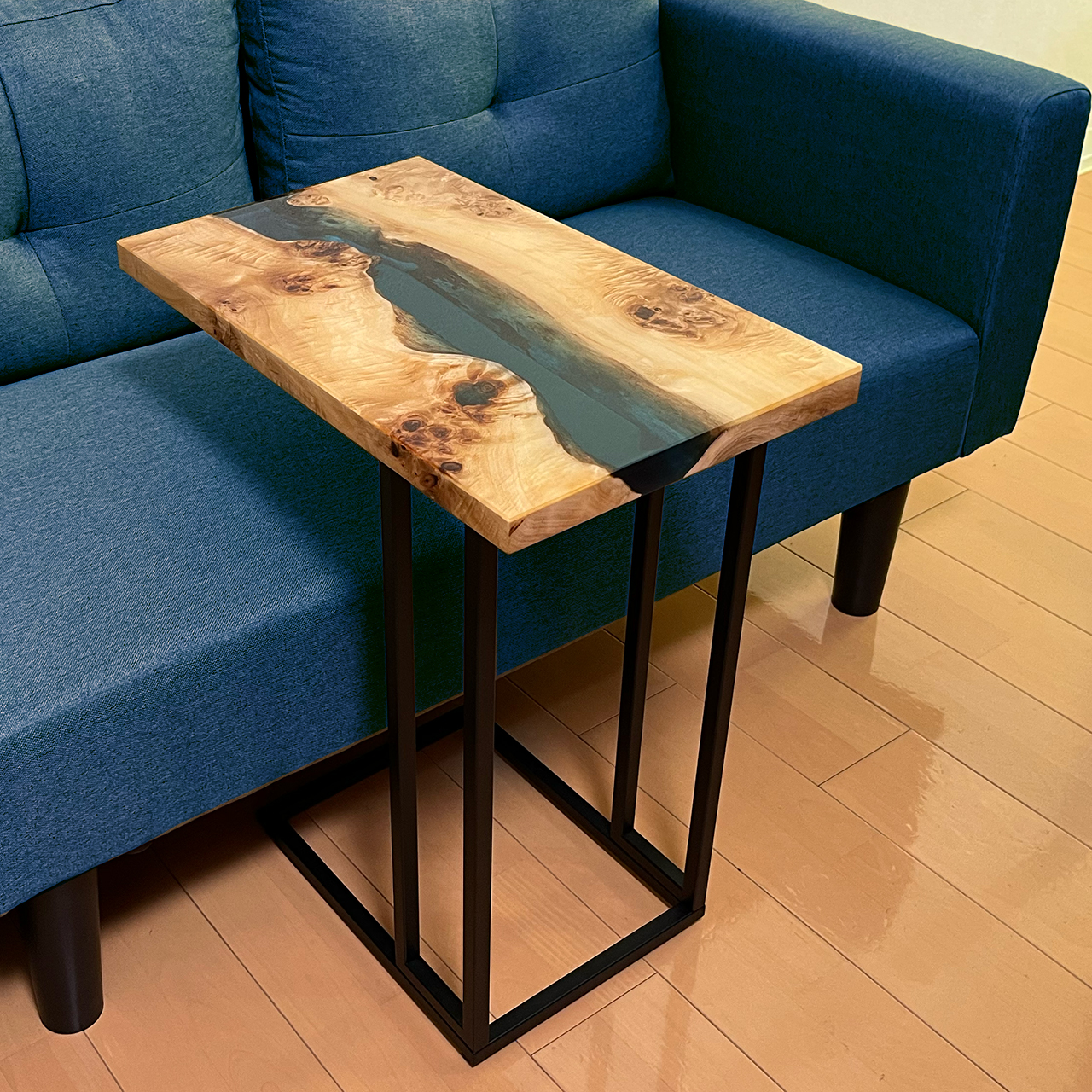 新作】レジンサイドテーブル【木材：ポプラ】【レジン：マリンブルー