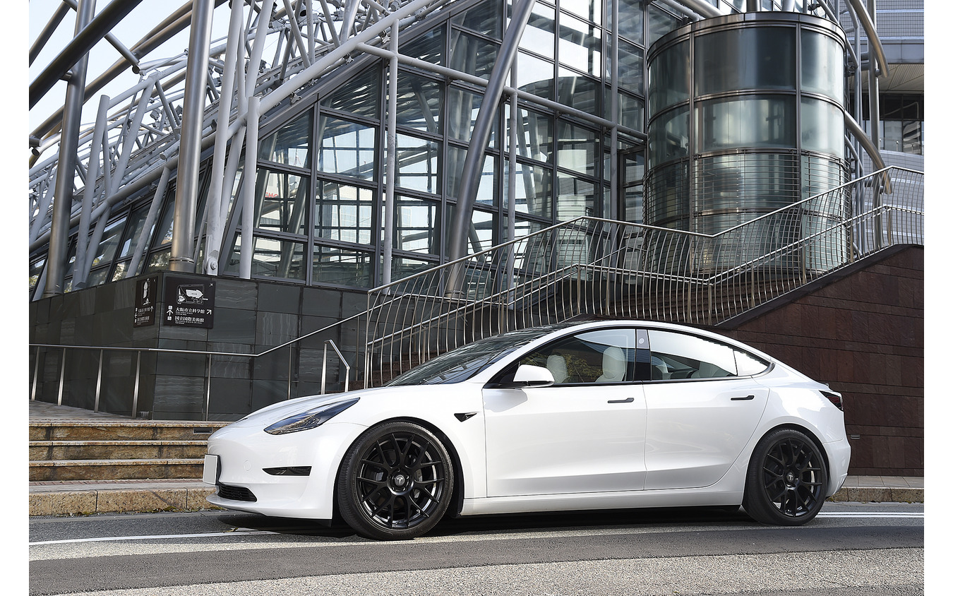 テスラのスタイリングに差を付ける！モデル3専用ホイールがMIDから