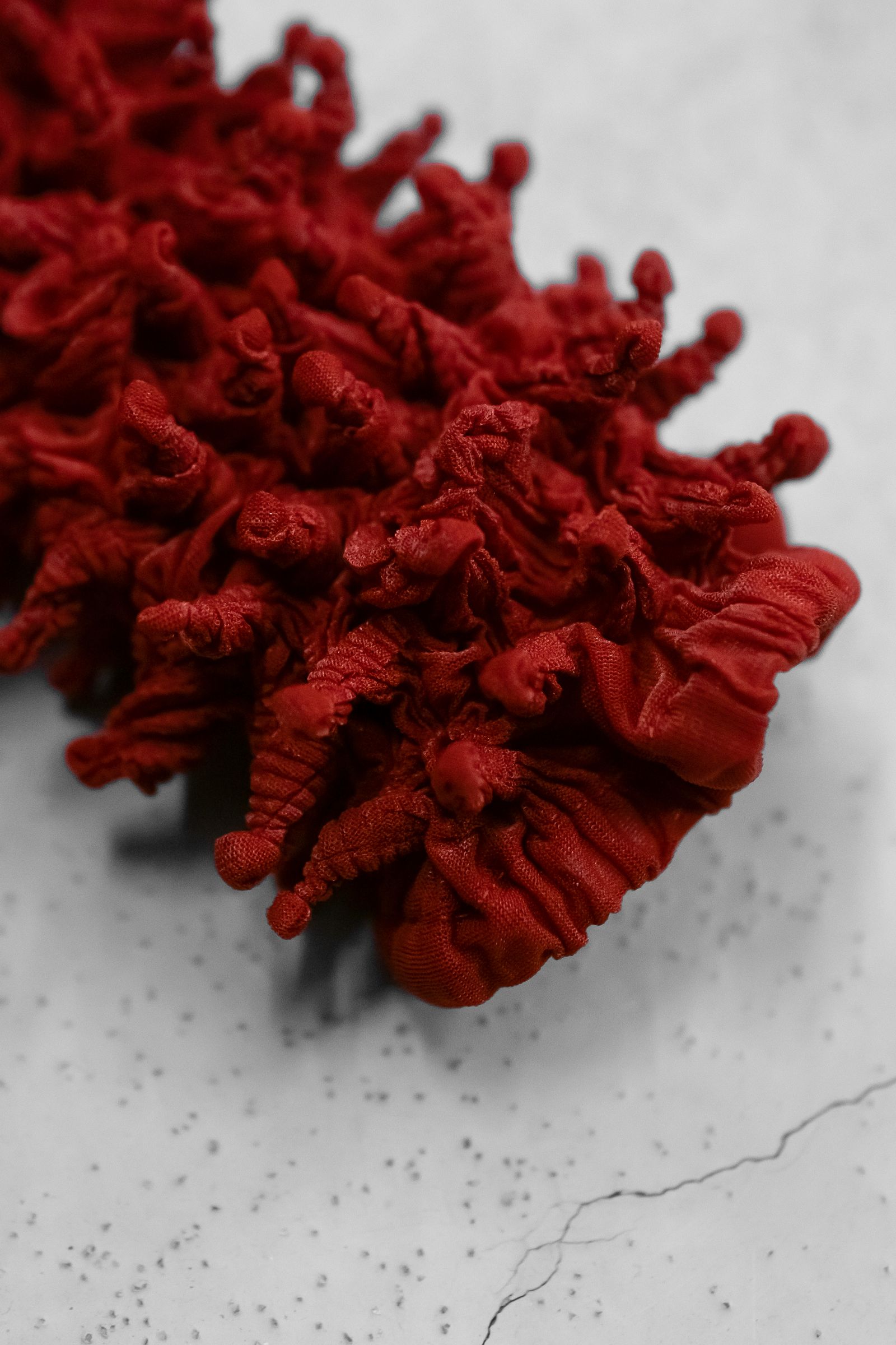 MIKAGE SHIN - Versatile Spiky Shibori Glove / Red | Retikle Online