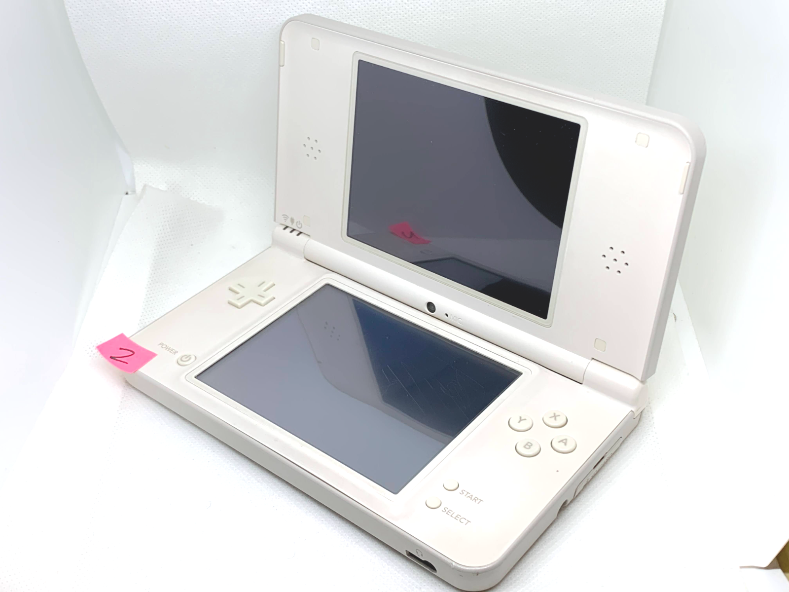 Nintendo DSi Console (White) - Retro vGames
