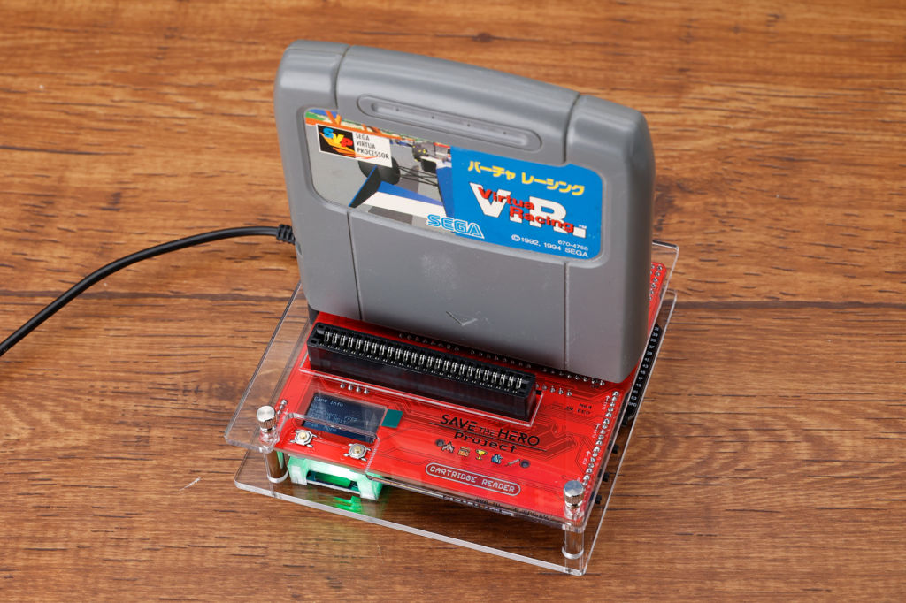 1台で複数のレトロゲームに対応したマルチカートリッジダンパー