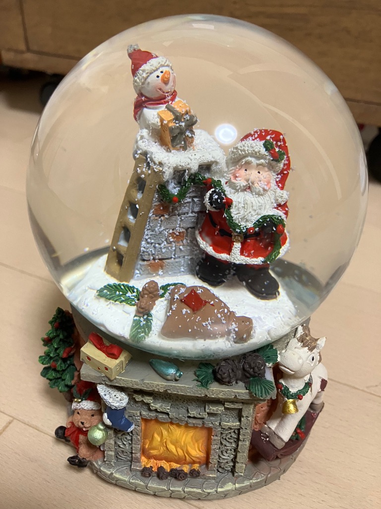 スノードーム クリスマス オルゴール サンタ・プレゼント : ウルトラ
