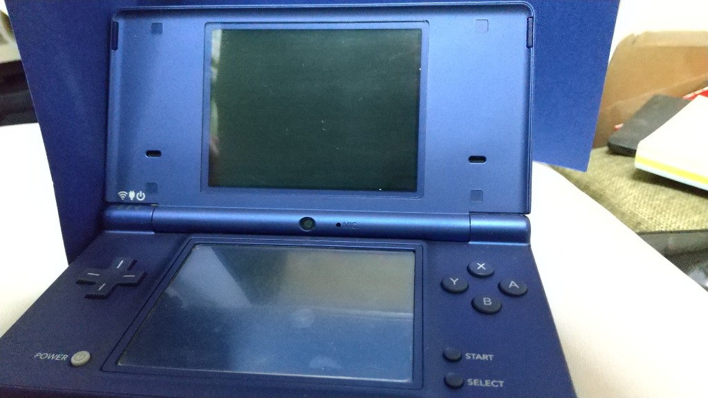 Nintendo DSi 本体 【すぐ遊べるセット】※充電ケーブル付 選べるカラー