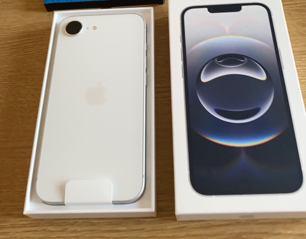 iPhone [新品未開封] Apple iPhone16e 128GB ホワイト MD1R4J/A SIM