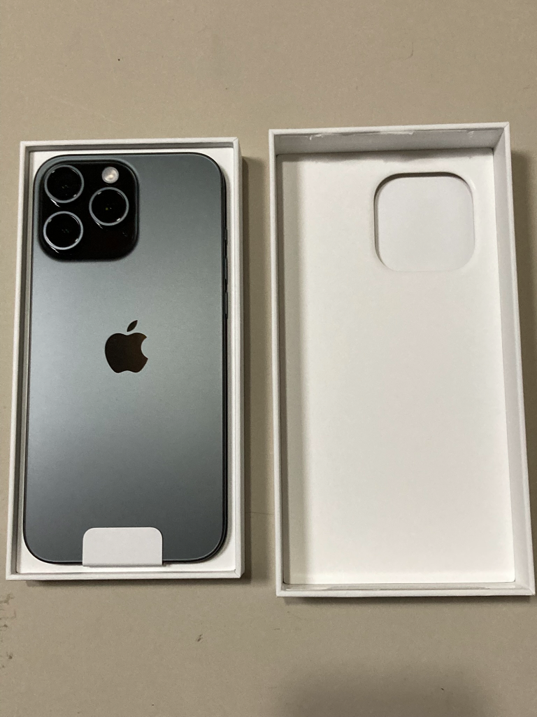 iPhone ☆Appleストア版 国内正規 SIMフリー iPhone16ProMax 1TB