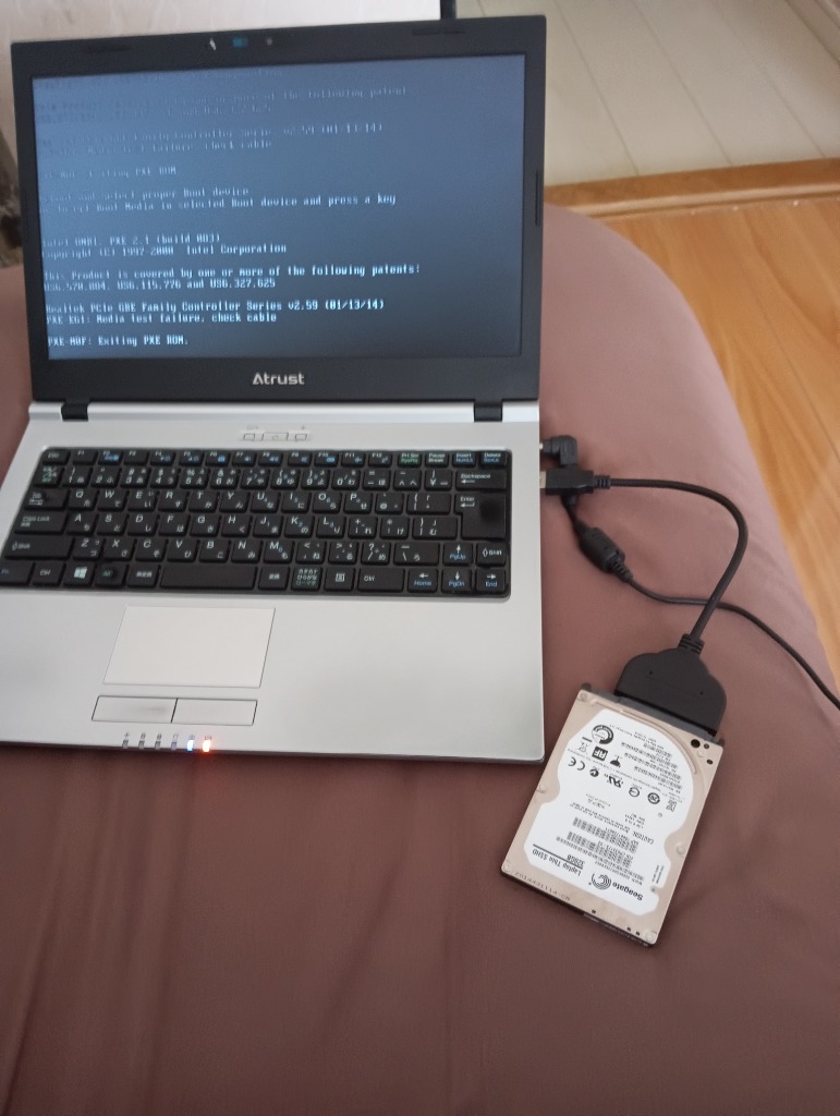 在庫処分・内蔵カメラ】Atrust mt178 Celeron メモリ 2GB 外付けHDD