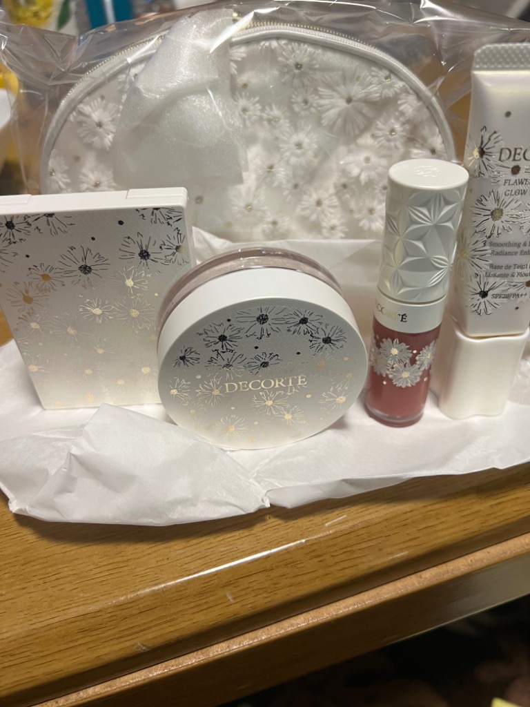 DECORTE（デコルテ） 【2024年クリスマスコフレ宅配便送料無料】COSME