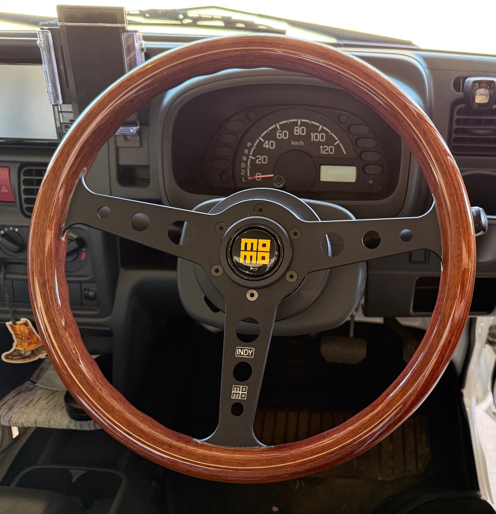 正規品 MOMO モモ ステアリング HERITAGE LINE INDY ヘリテージライン