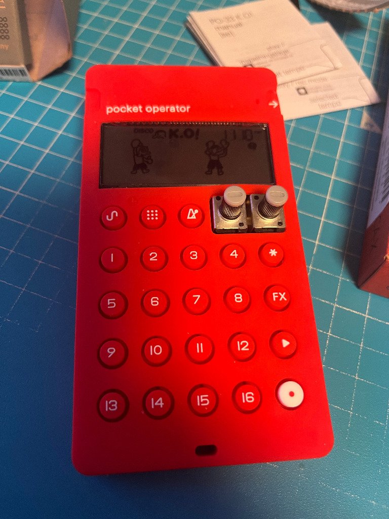 Teenage Engineering ティーンエイジ エンジニアリング CA-X red