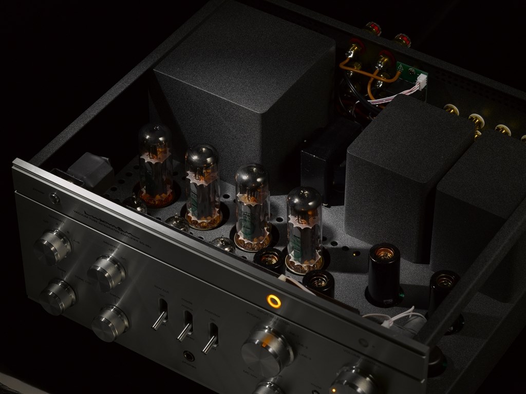 真空管の魅力が堪能できる老舗ラックスマンのプリメインアンプ