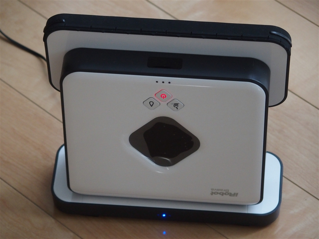 価格.com - 『充電中。本体を立てて乗せる。』iRobot ブラーバ380j