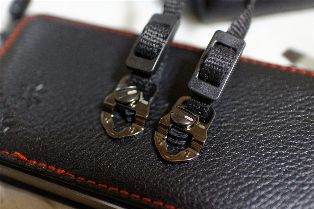 価格.com - 『ストラップ金具』CANON EOS M ダブルレンズキット