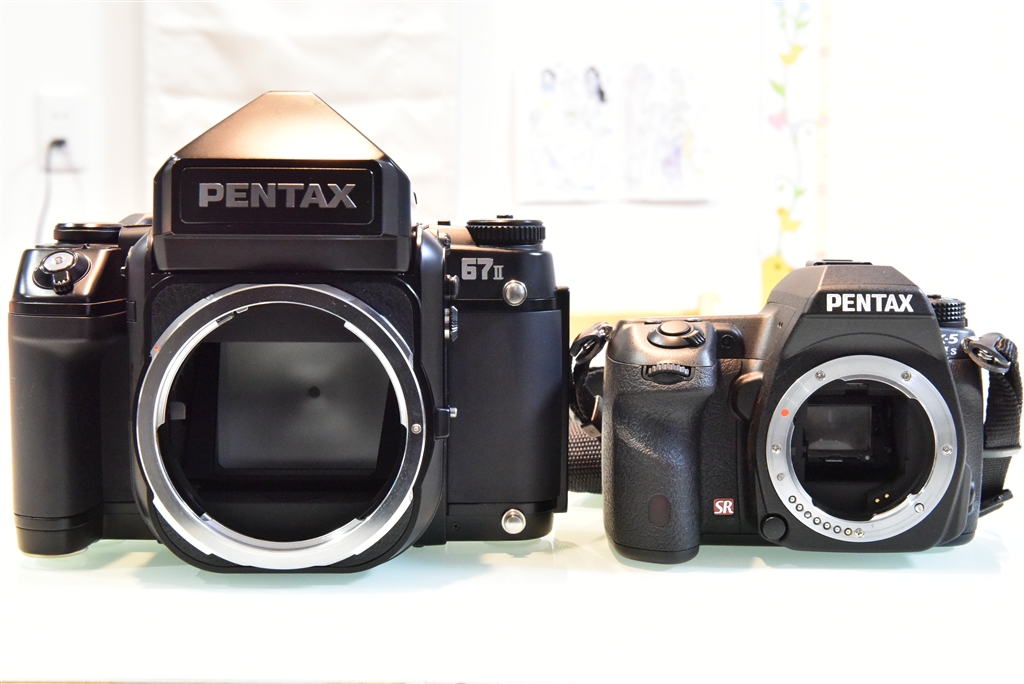 価格.com - 『K-5Ⅱsとミラーの大きさ比較』ペンタックス PENTAX 67 II