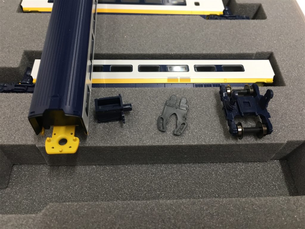 価格.com - 『連接台車側は簡単にバラせます』カトー ユーロスター 4両