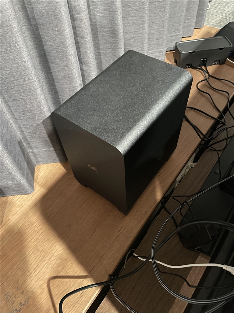 価格.com - 『サブウーファーは音の まとまり優先でテレビの裏に設置