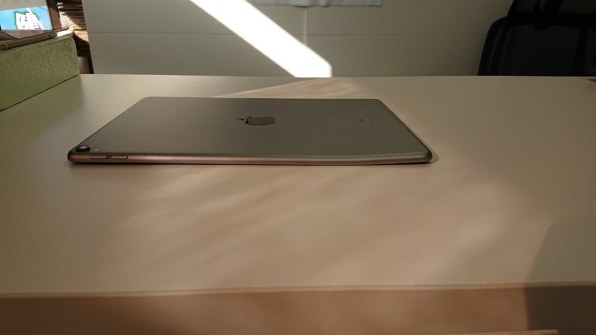 Apple iPad Pro 10.5インチ Wi-Fi 64GB MQDW2J/A [シルバー] レビュー