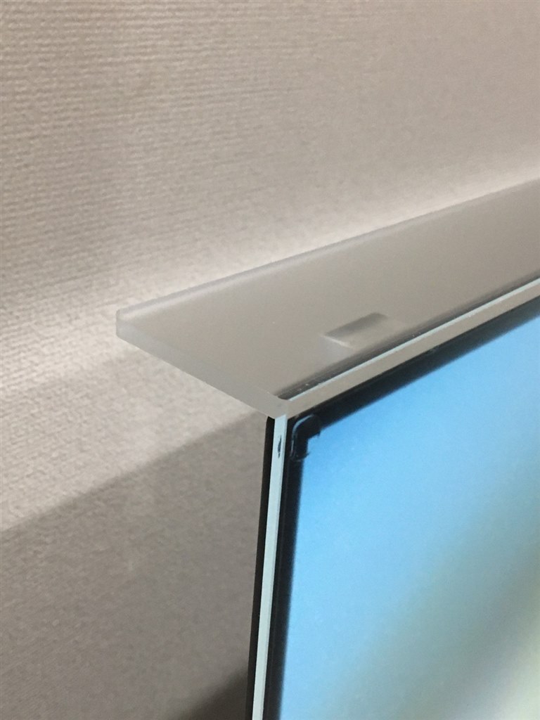 画質は素晴らしいが映り込みがありノングレア保護パネルの導入』 東芝