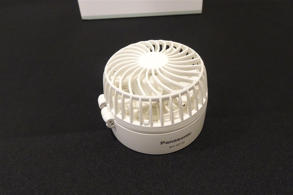 一般デザインで復活！USB＆乾電池の2Way仕様のパーソナルファン