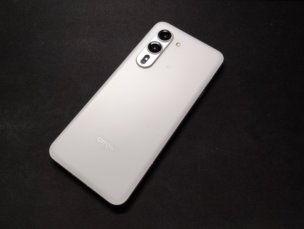 万人におすすめできる』 FCNT arrows Alpha M08 SIMフリー [ホワイト