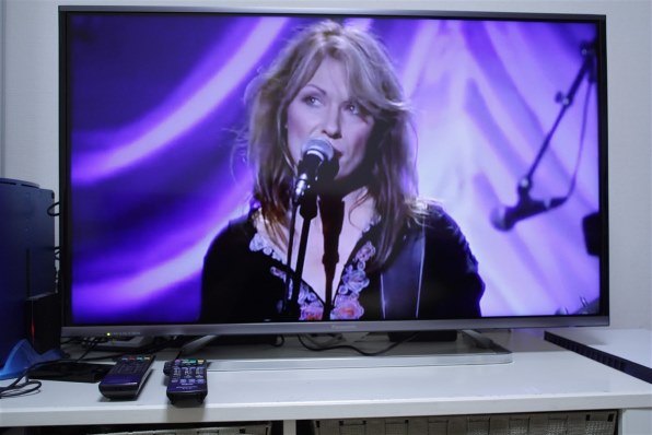 初の4K TVです！』 パナソニック VIERA TH-40AX700 [40インチ] 玄関番