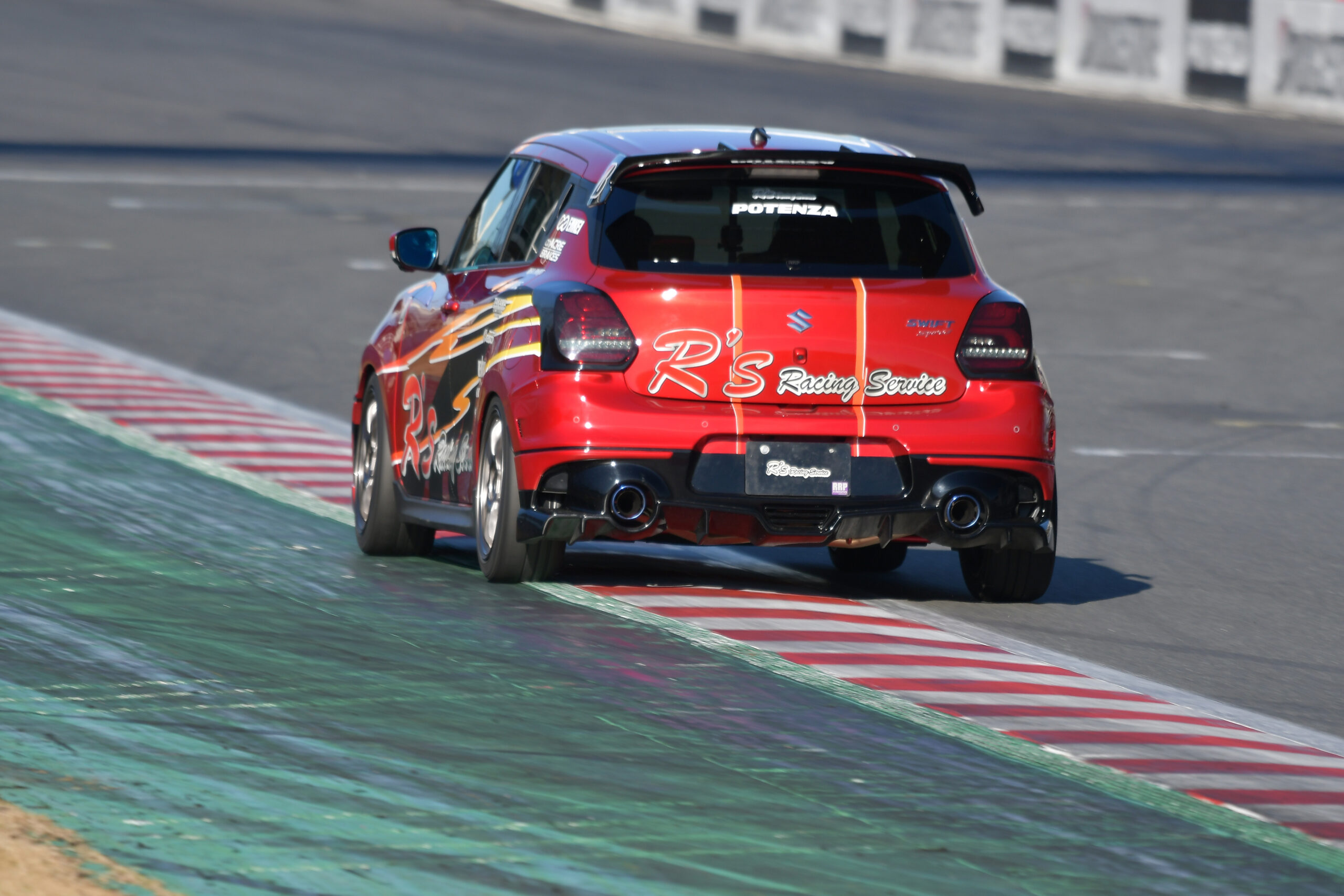 アールズ ZC33Sスイフトスポーツ「新車登場から5年超 原点回帰のライト