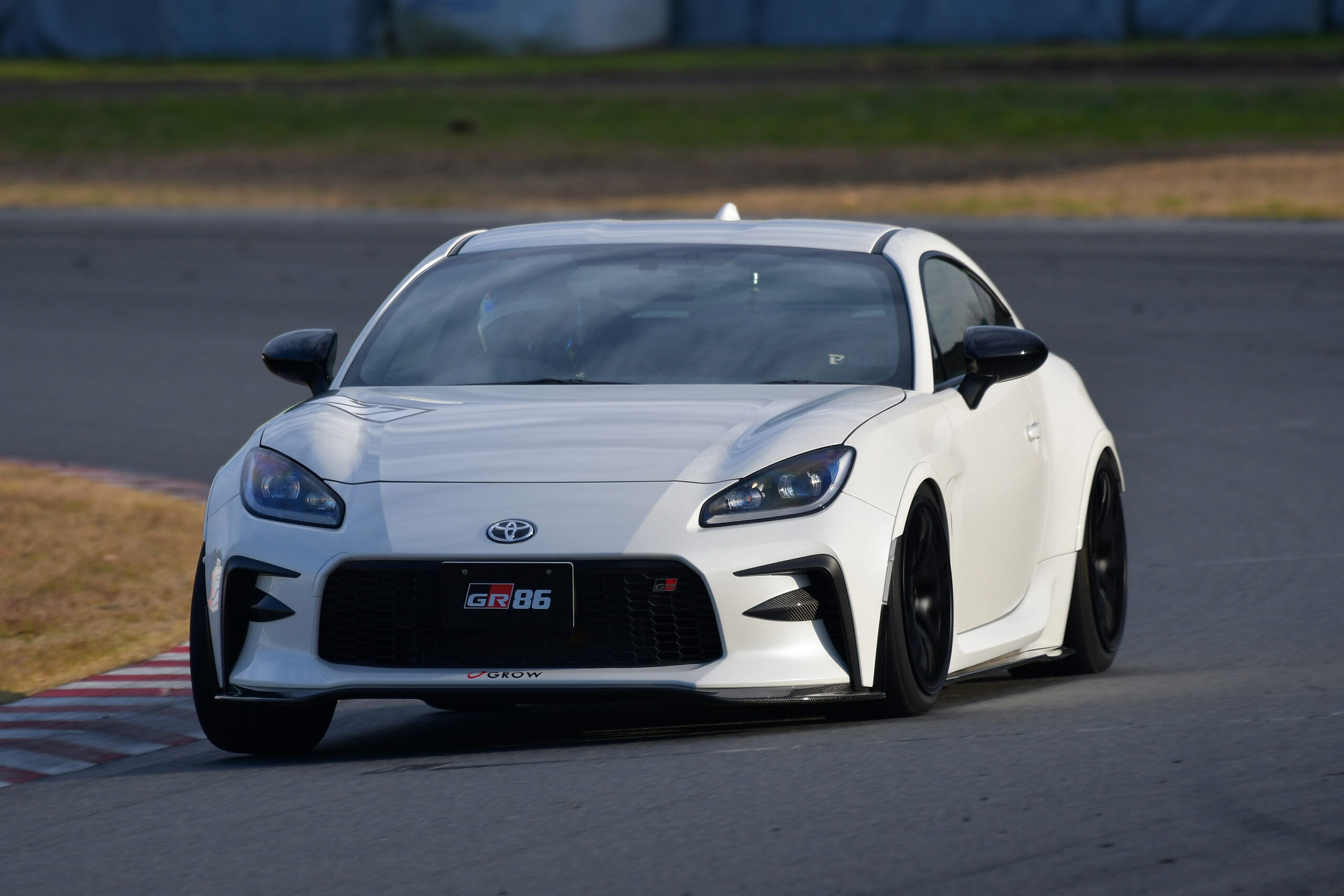 レーシングドライバーのマイカーアタック「佐々木雅弘選手は自身の