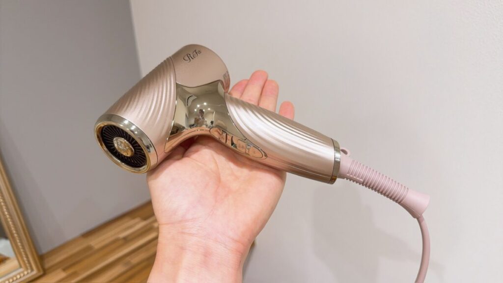 2025新作】リファドライヤーSEを美容師が口コミ評価！違いや使い心地を