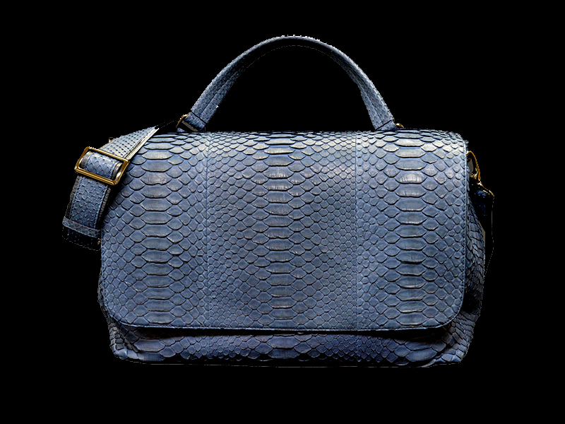 思いのほか丈夫でやわらかいんです！ パイソンレザーの特徴と魅力