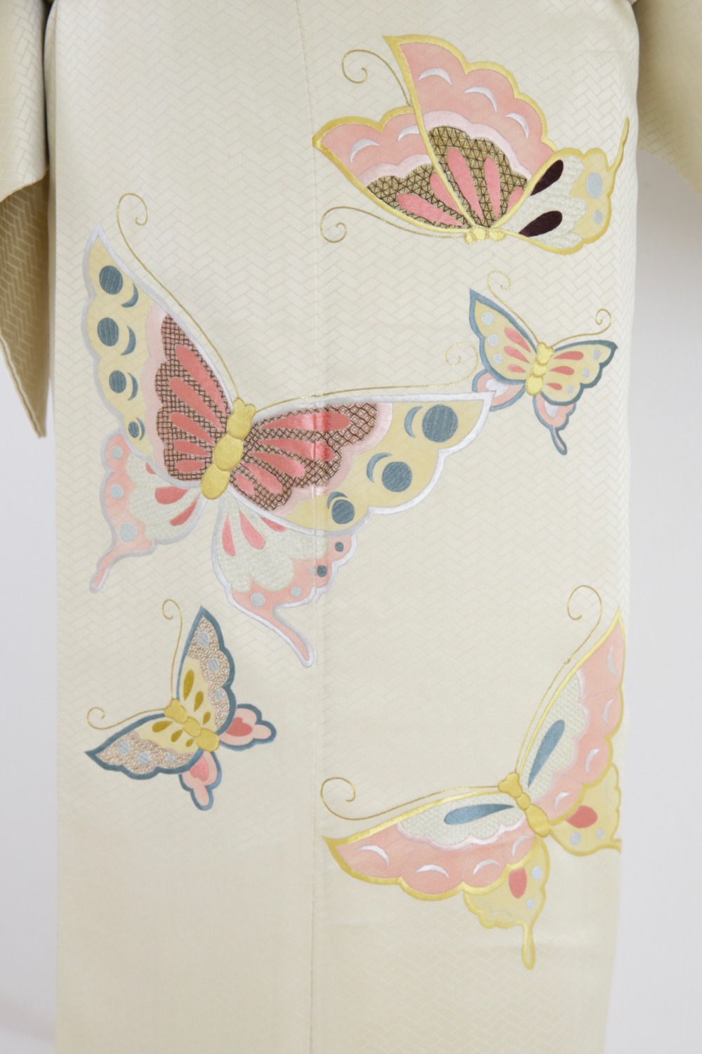 クリームイエロー地蝶々刺繍訪問着 - きもの六花（ricca） | 大阪市北