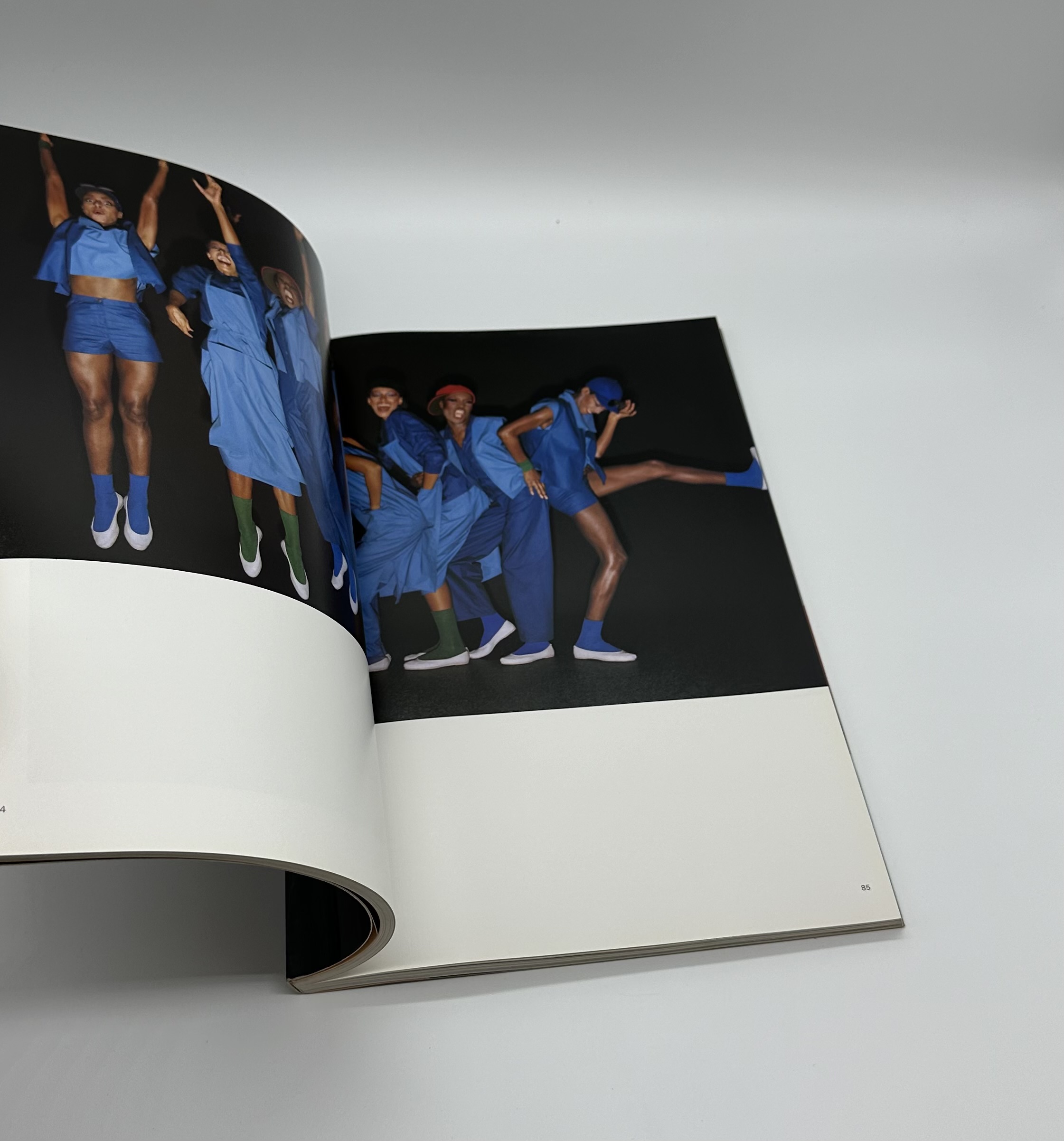 ISSEY MIYAKE EAST MEETS WEST 三宅一生の発想と展開 - りーちあーと