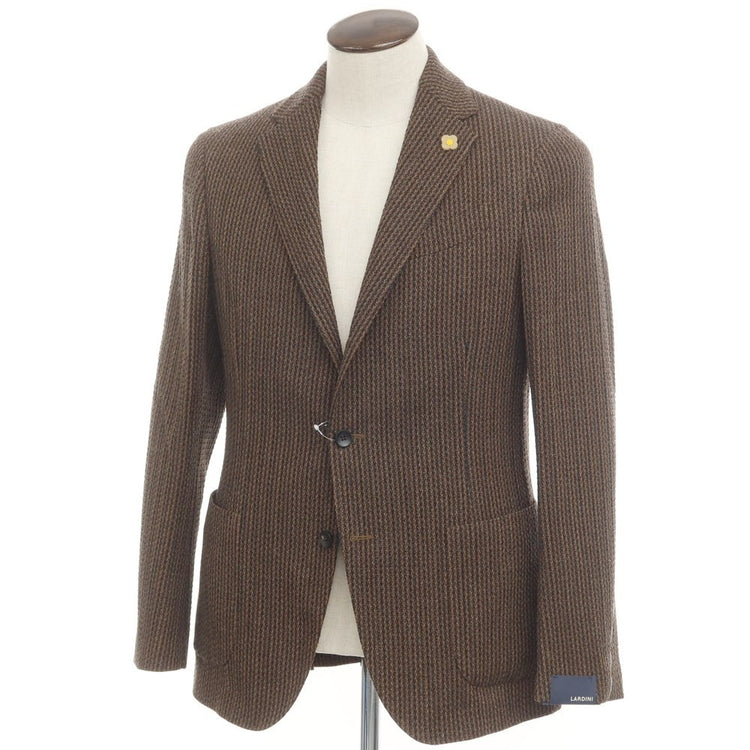 ブラウンのジャケットとチェックシャツの春夏コーデ｜ラルディーニと