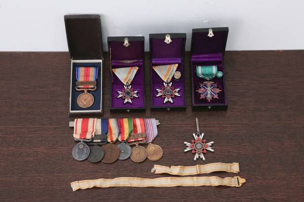 コレクション放出品の旧日本軍勲章など骨董品を買取 | 買取実績 | 骨董