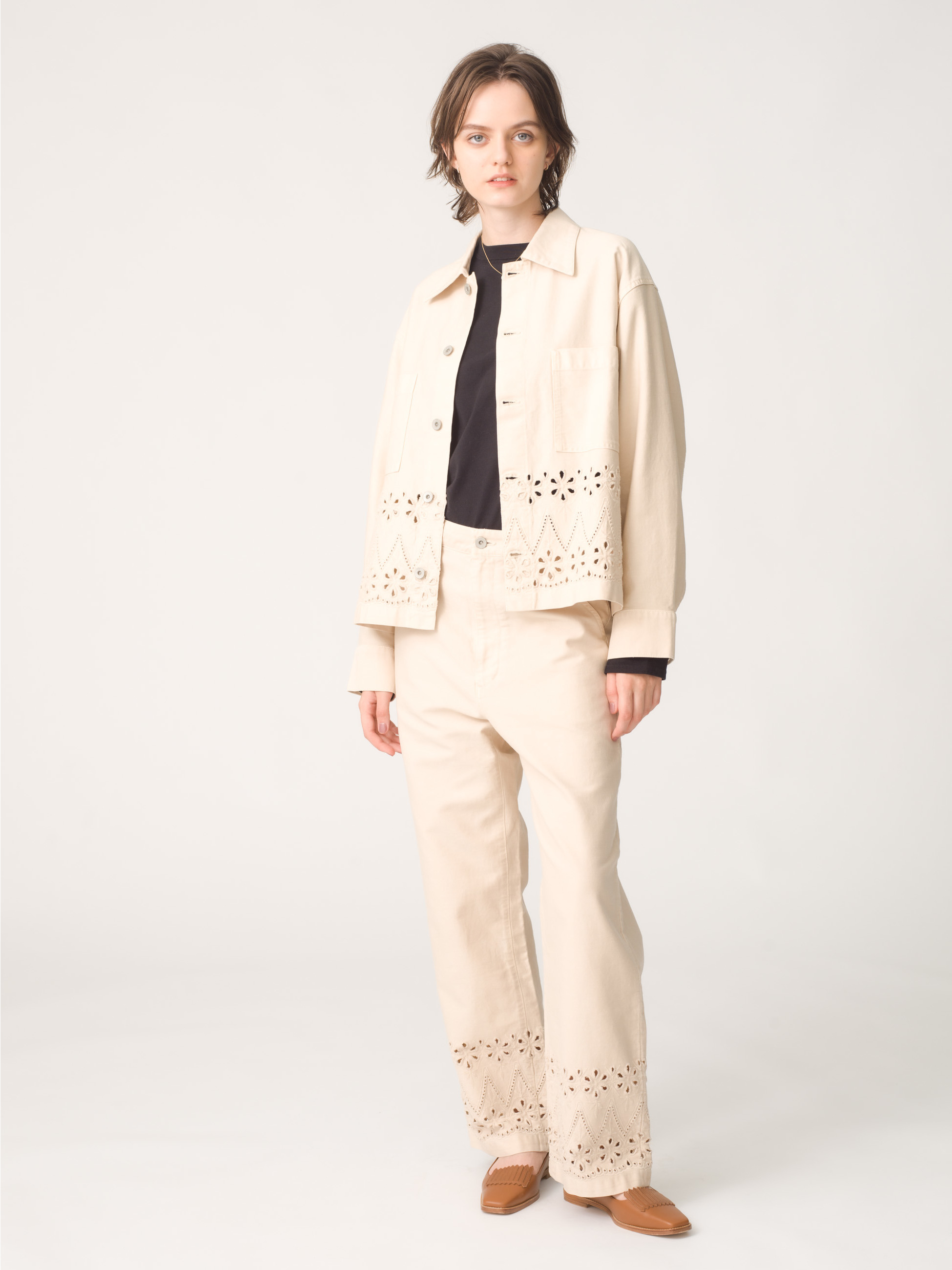 カットワーク ツイル パンツ（アイボリー/チャコールグレー）｜RHC