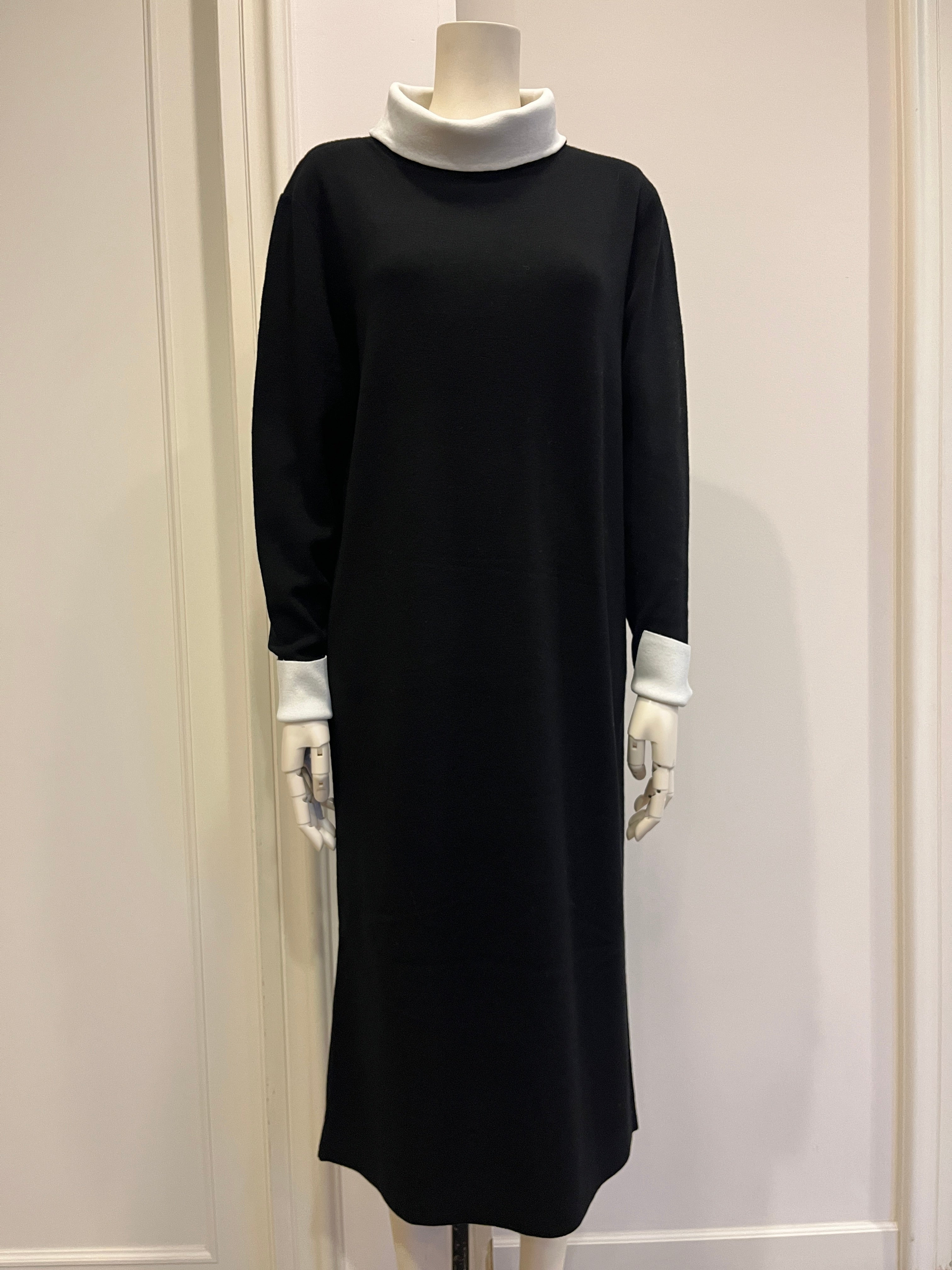 NEEDLE BI/COLOR OFF/S DRESS – Room no.8 ONLINE SHOP