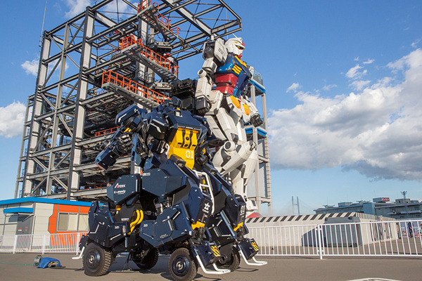 搭乗型ロボット「アーカックス」が走行デモを初披露、4足歩行ライド