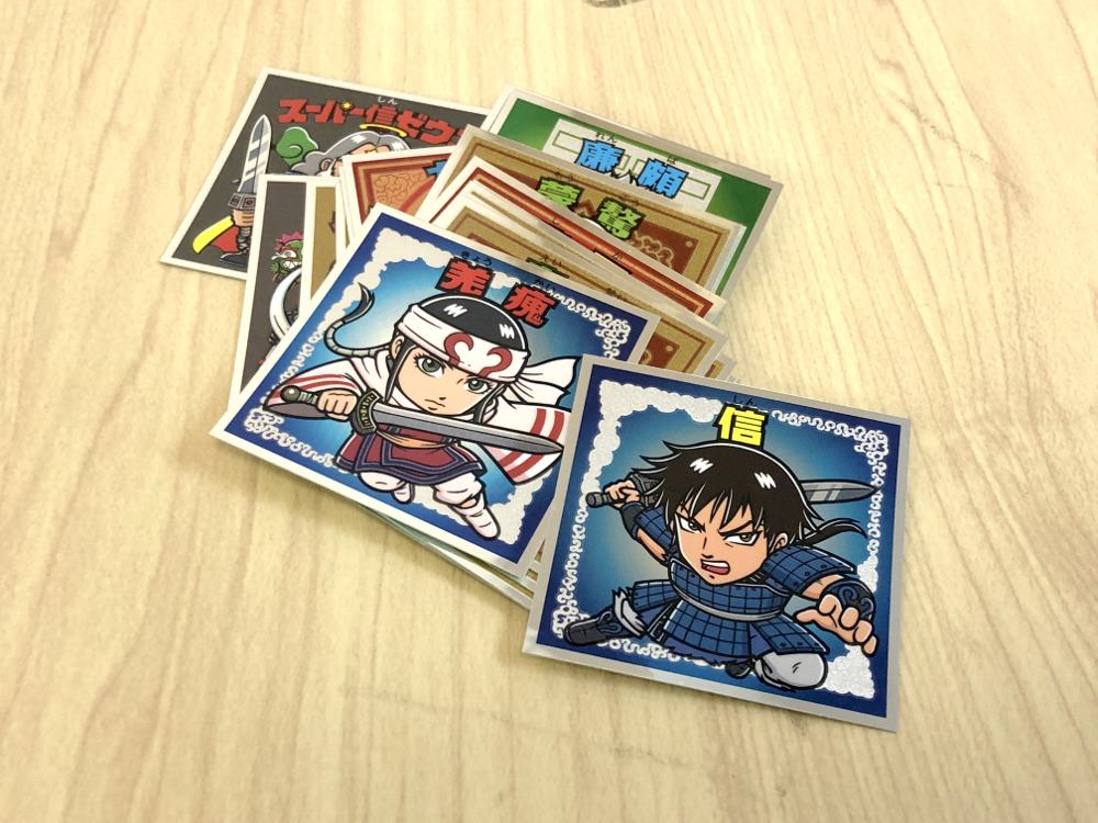 東日本先行発売】「キングダム」×「ビックリマン」の『キングダムマン