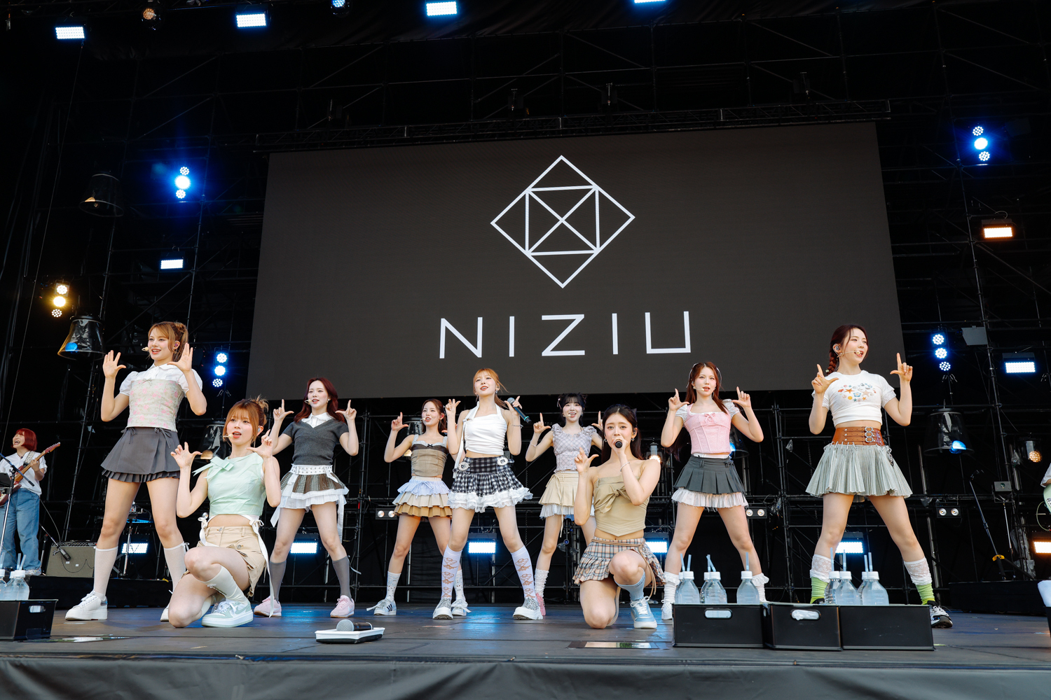 NiziU - JAPAN JAM 2025 ライブ写真＆セットリスト｜音楽情報サイト