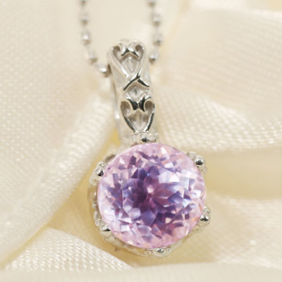 AAA 6mm クンツァイト ペンダントトップ ハート王冠 チェーン無しPT900