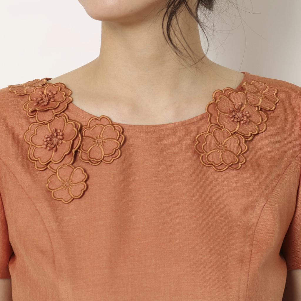 PICK UP】サイドタックフラワーモチーフワンピース | Rose Tiara